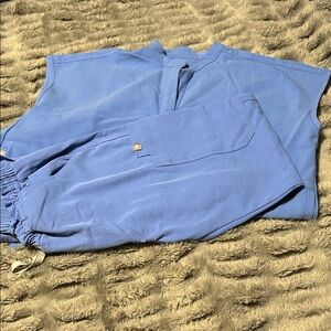 Figs Ceil Blue. Rafaela top size X-Small. Yola skinny pants size Small